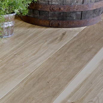 Wide Plank White Oak Handscraped Engineered